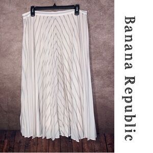 BR Banana Republic Fully Lined Chiffon Skirt-Ivory Black Stripe-Size 12P-EUC